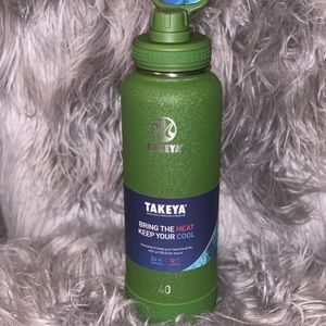 NWT 40 oz Olive green Takeya Water Bottle.